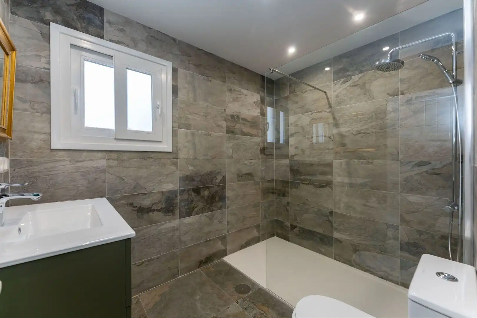 Bathroom of Detached homes for sale in Alhaurín El Grande