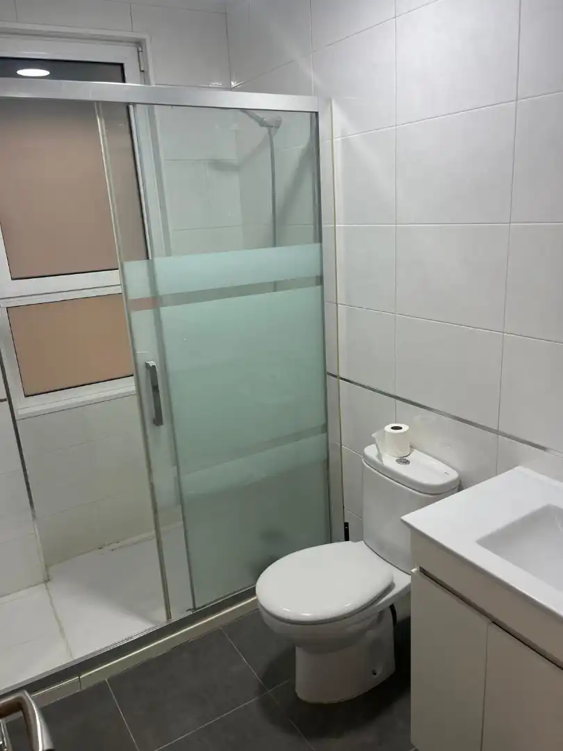 Bathroom of Flat for rent in Santiago de Compostela   with Furnished
