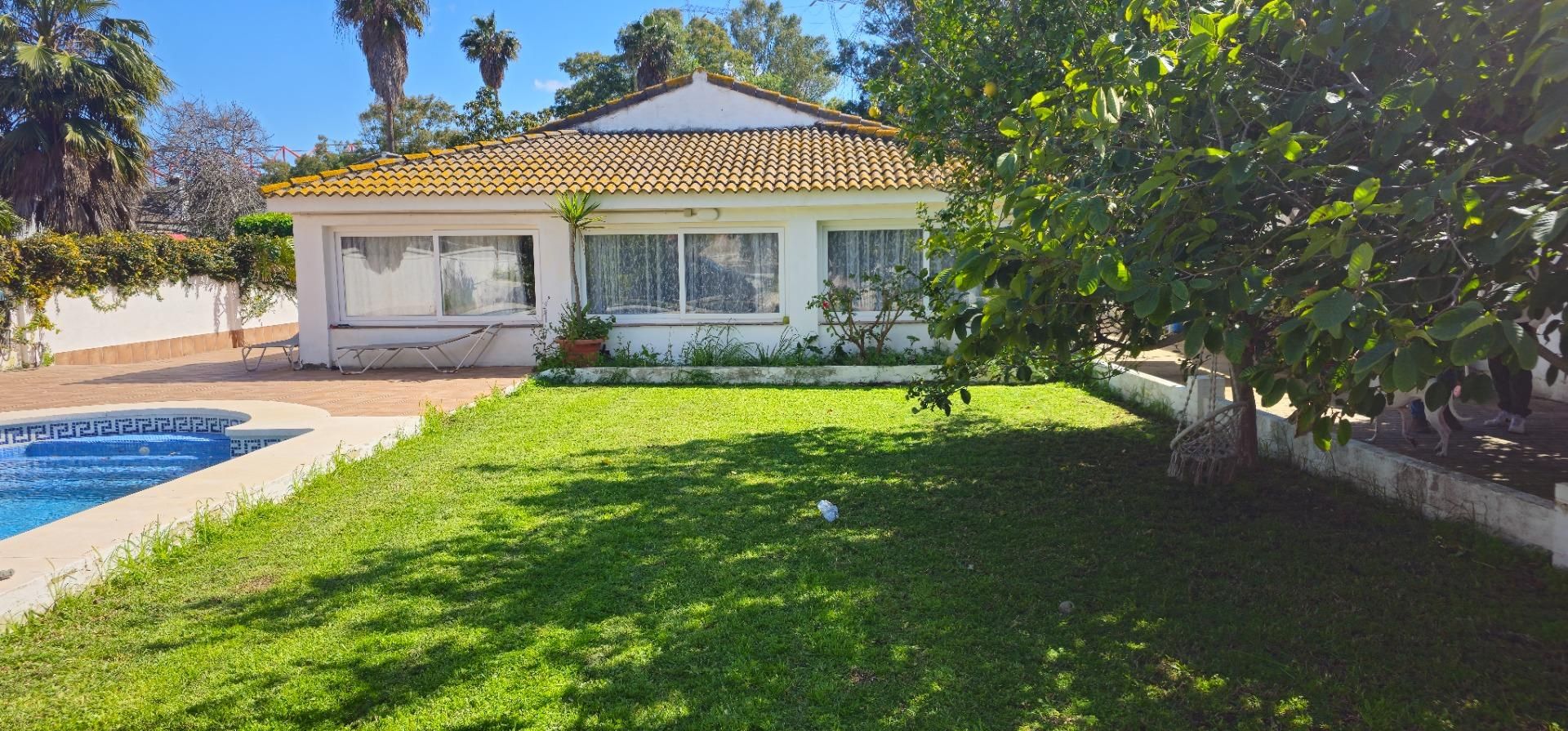 Jardí de Casa o xalet en venda en Los Barrios amb Aire condicionat, Jardí privat i Piscina