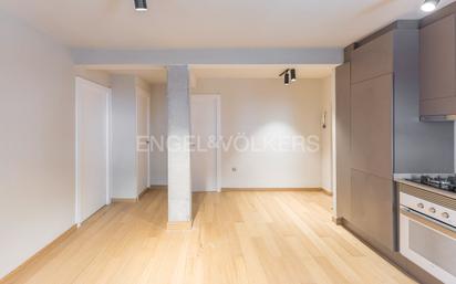 Sala d'estar de Apartament en venda en  Madrid Capital amb Aire condicionat i Calefacció