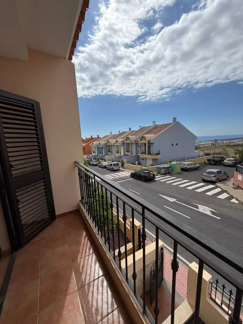 Vista exterior de Casa adosada en venda en Candelaria amb Terrassa, Traster i Moblat