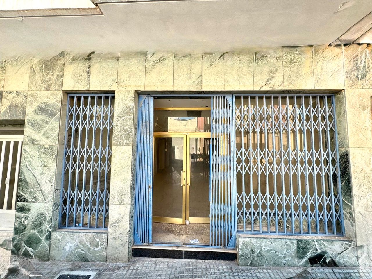 Local en venda a Carrer Teodoro Llorente, 16, Centro Puerto