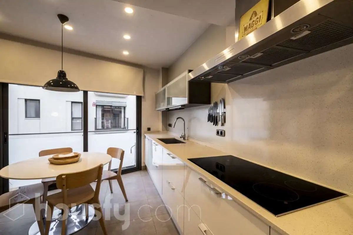 Cocina de Casa o chalet en venta en Barcelona con Aire acondicionado, Calefacción y Jardín privado