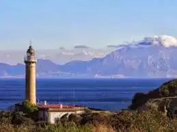 Vista exterior de Casa o xalet en venda en Algeciras amb Aire condicionat, Jardí privat i Terrassa
