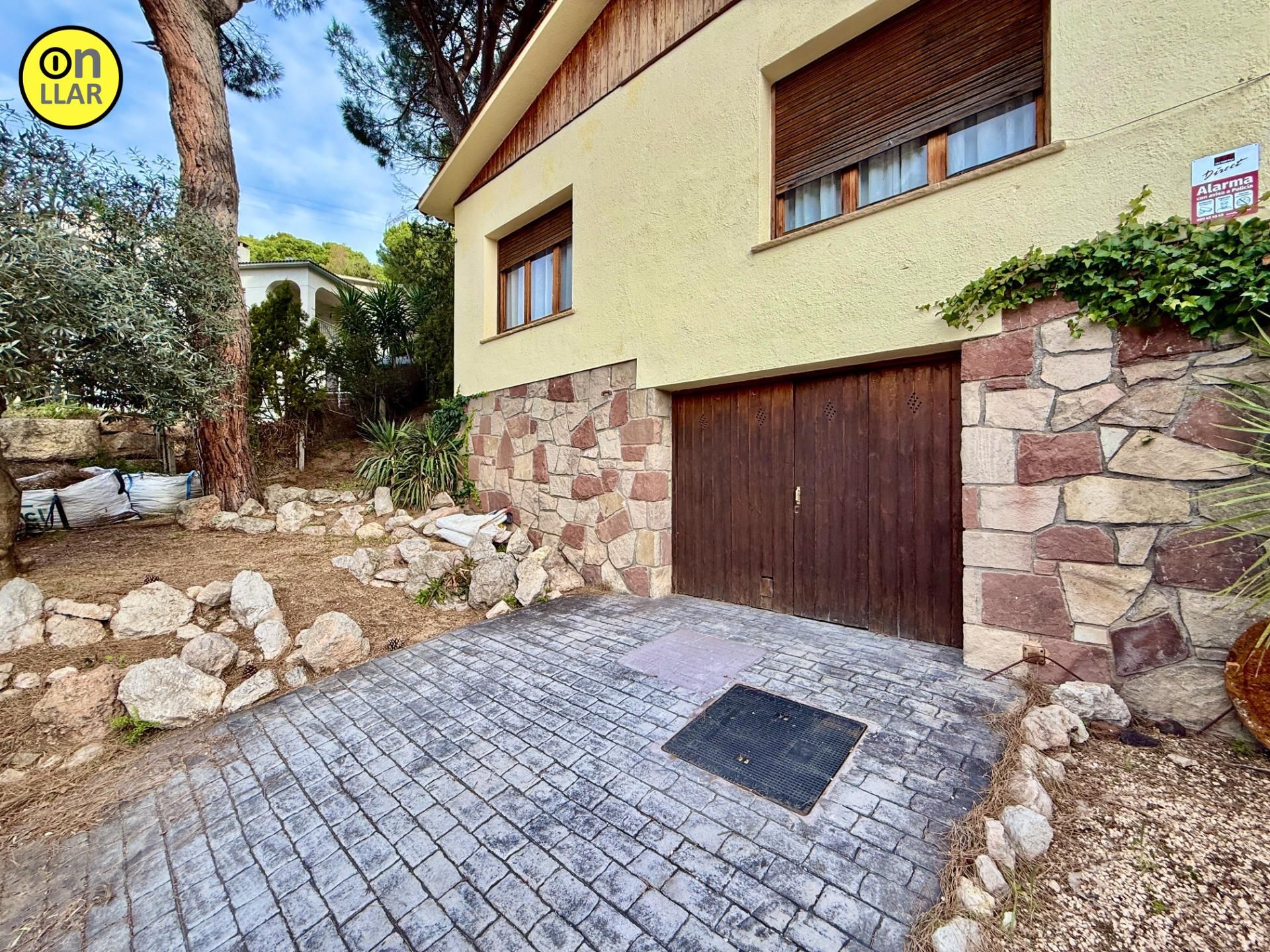 Exterior view of Houses for sale in L'Ametlla del Vallès  with Air Conditioner, Private garden and Terrace