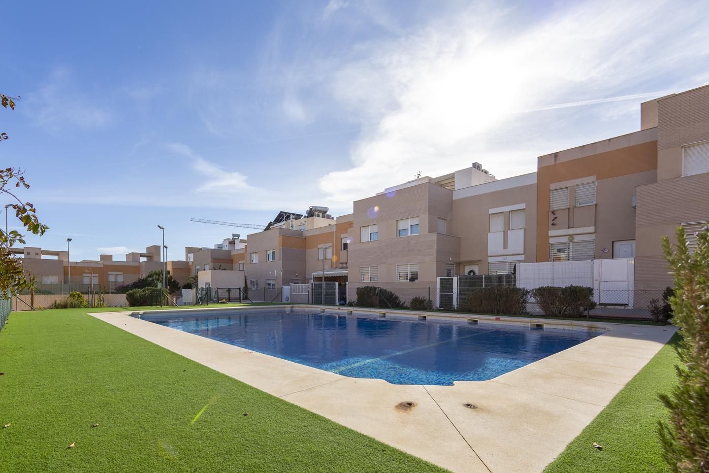 Piscina de Casa adosada en venda en  Almería Capital amb Terrassa i Piscina comunitària