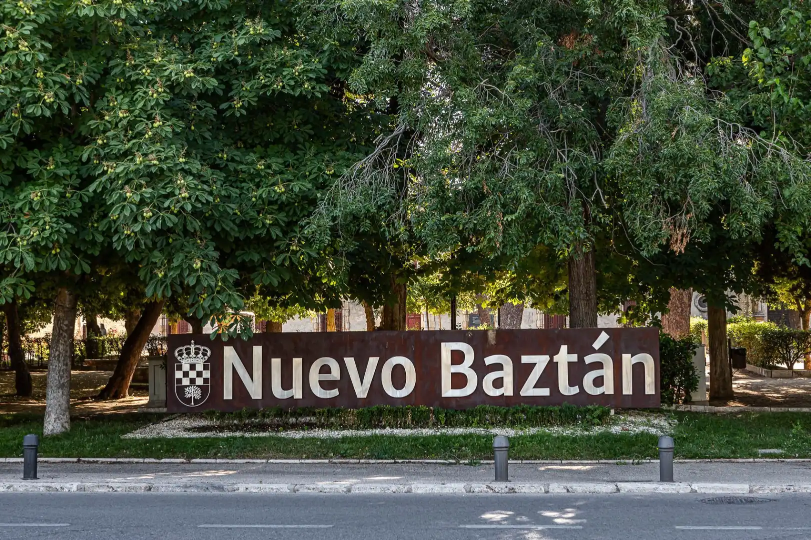 Vista exterior de Casa o xalet en venda en Nuevo Baztán amb Aire condicionat, Calefacció i Jardí privat