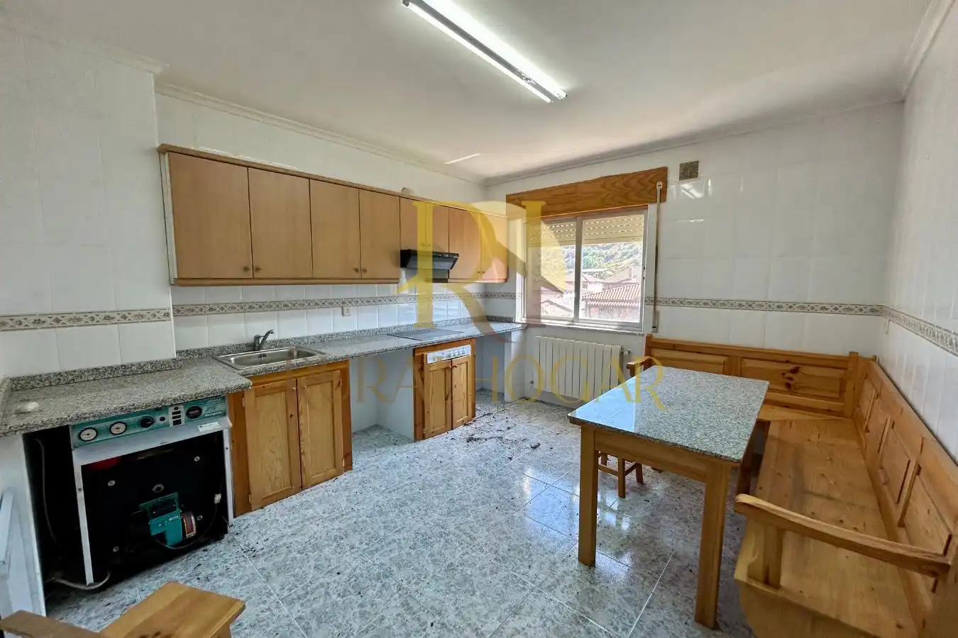 Cuina de Edifici en venda en Los Barrios de Luna 