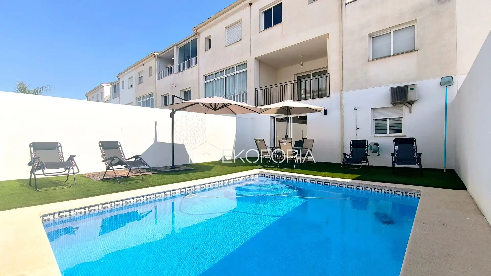 Piscina de Casa adosada en venta en Beneixida con Aire acondicionado, Calefacción y Jardín privado