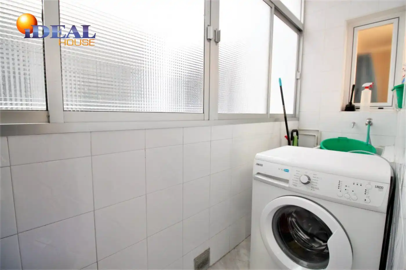 Bathroom of Flat for rent in Granada  with Heating and Storage room