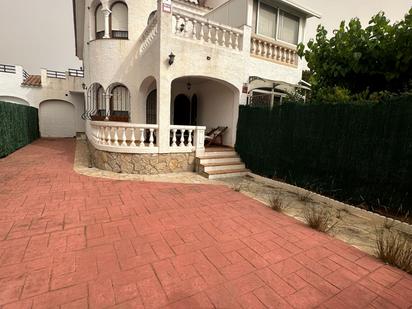 Jardí de Casa adosada en venda en Mont-roig del Camp amb Aire condicionat, Terrassa i Balcó