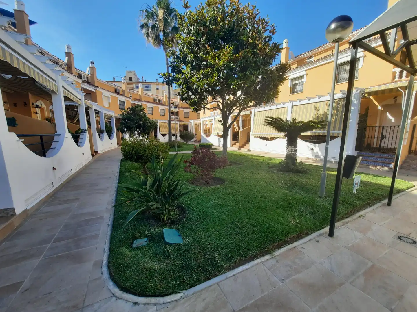 Jardí de Casa adosada en venda en Torremolinos amb Aire condicionat, Calefacció i Traster