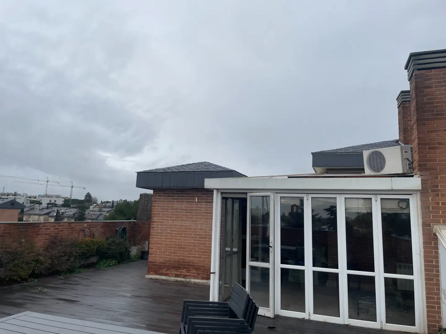 Vista exterior de Ático en venta en Pozuelo de Alarcón con Aire acondicionado, Calefacción y Jardín privado