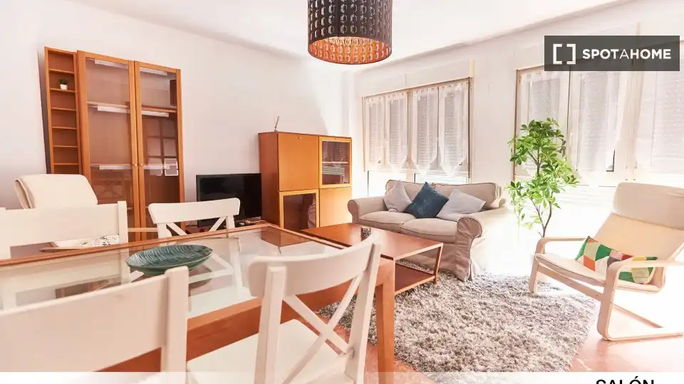 Sala de estar de Piso para compartir en Sevilla con Aire acondicionado, Terraza y Amueblado