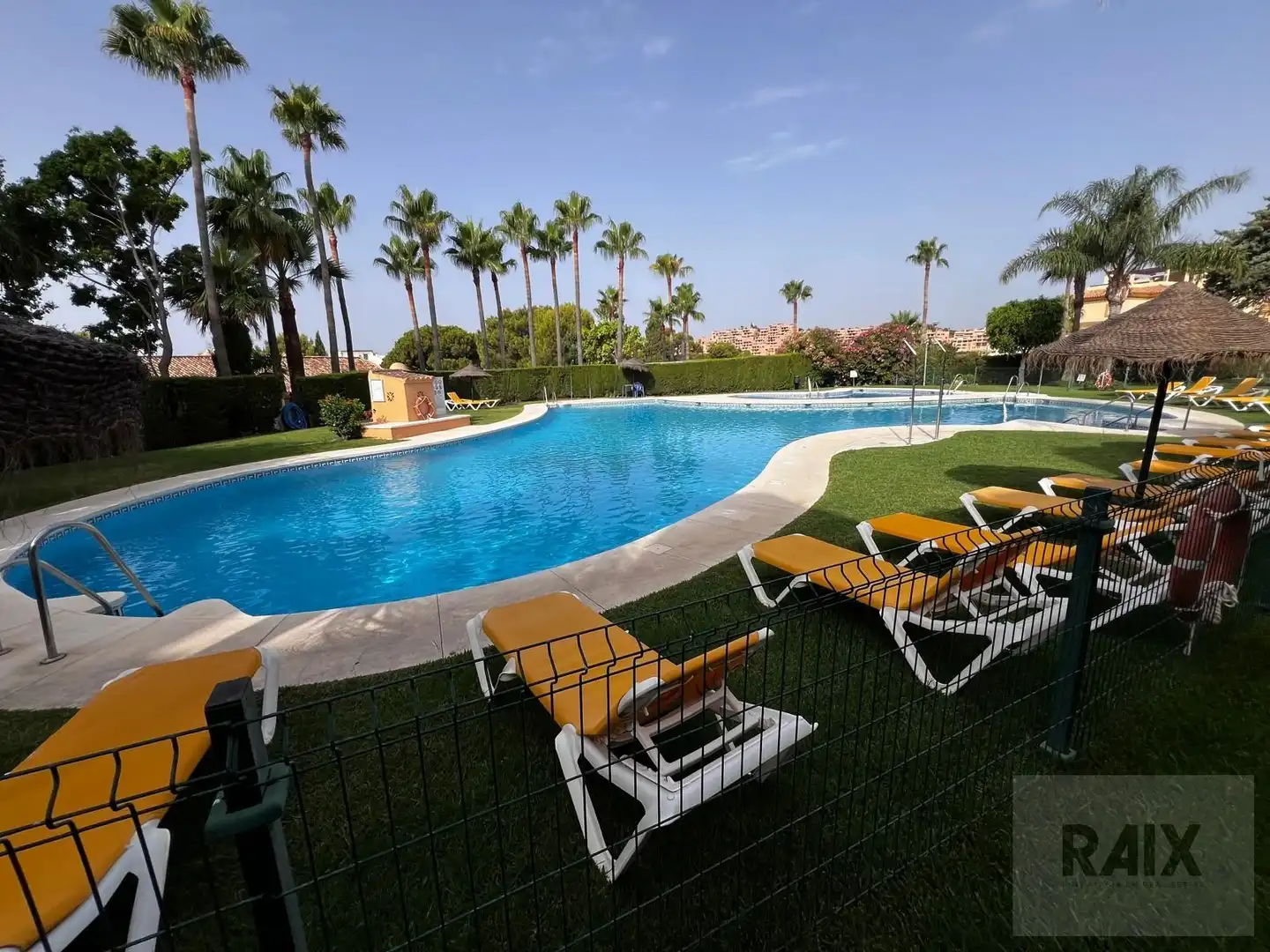 Piscina de Piso en venta en Mijas con Calefacción, Terraza y Trastero