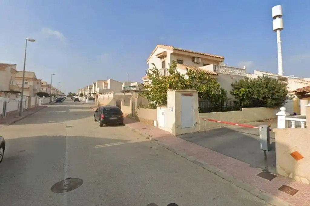 Vista exterior de Casa adosada en venta en Rojales con Jardín privado, Terraza y Piscina comunitaria