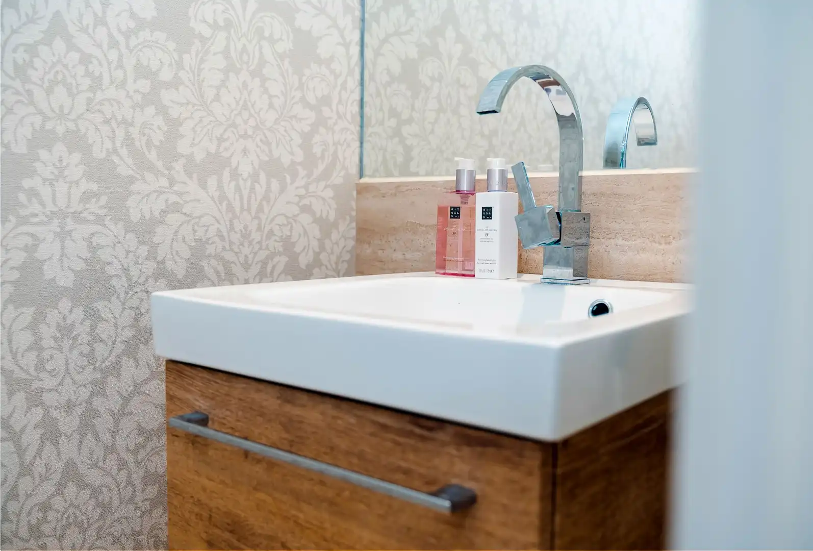 Baño de Planta baja en venta en Marbella con Aire acondicionado, Calefacción y Jardín privado