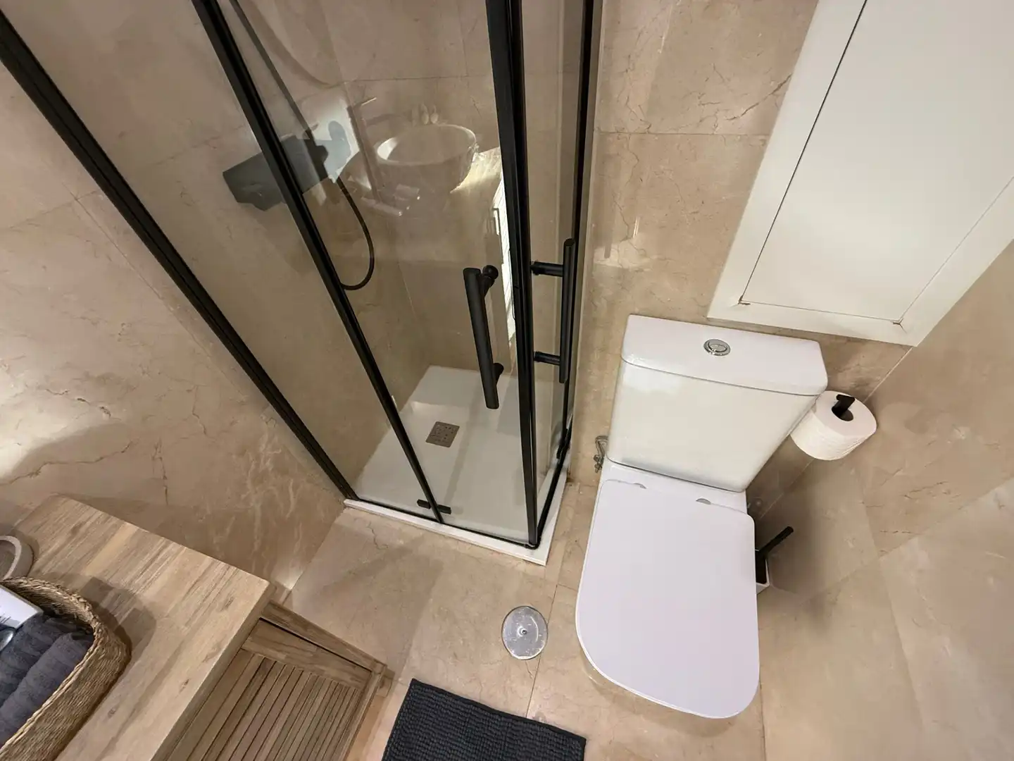 Bany de Apartament de lloguer en Madrid amb Calefacció, Moblat i Forn