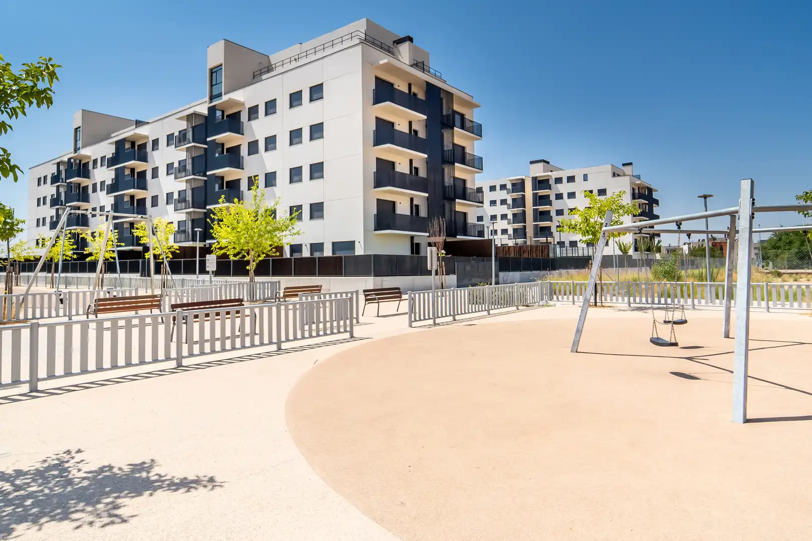 Vista exterior de Planta baixa de lloguer en Alcalá de Henares amb Aire condicionat, Jardí privat i Traster