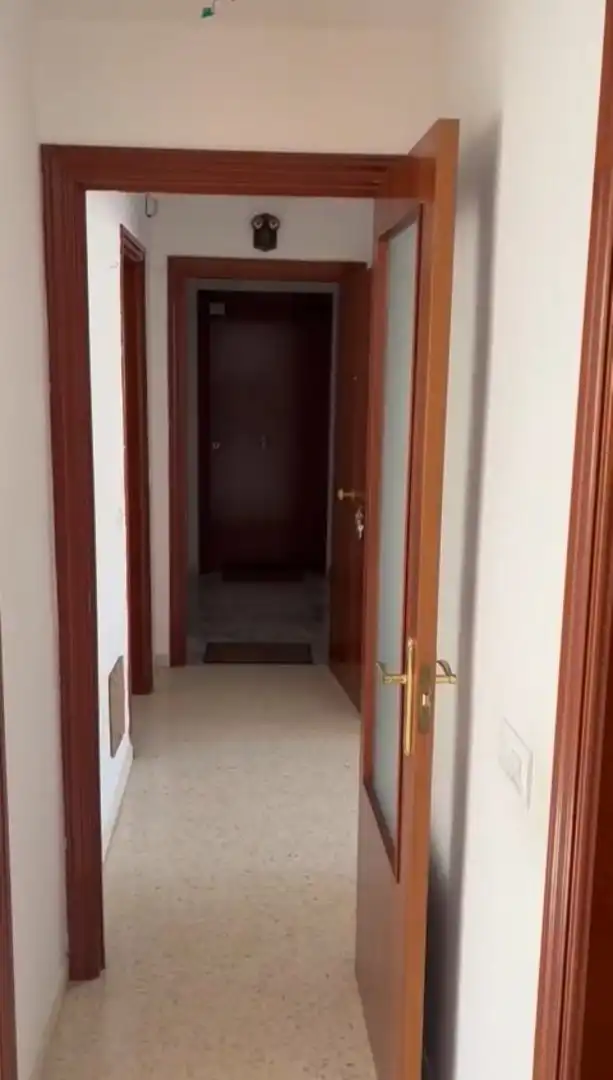 Wohnung zum Verkauf in Tomares mit Klimaanlage, Terrasse und Abstellraum
