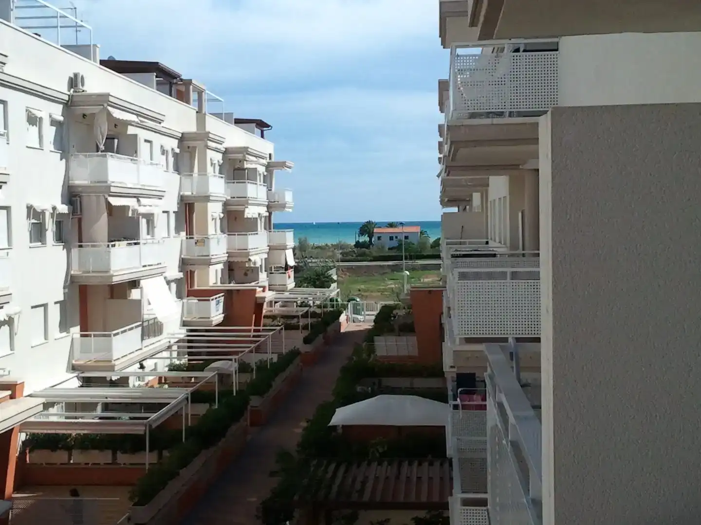 Außenansicht von Wohnung zur Miete in Almenara mit Klimaanlage, Abstellraum und Schwimmbad
