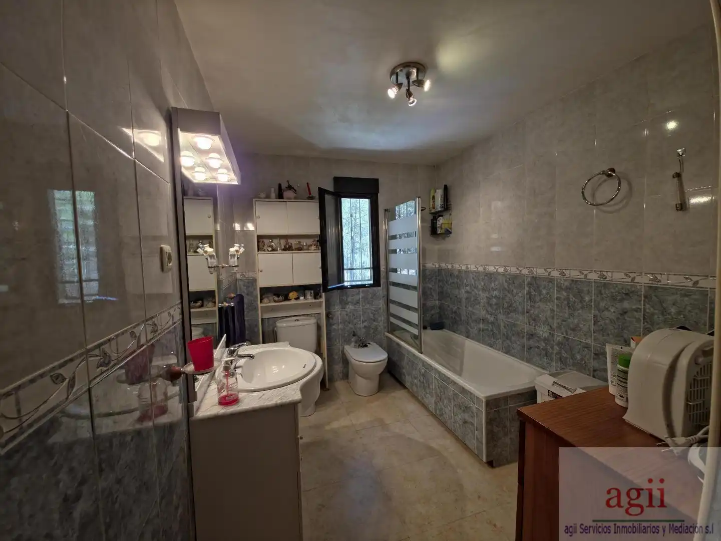 Bany de Casa o xalet en venda en Trillo amb Calefacció, Terrassa i Balcó