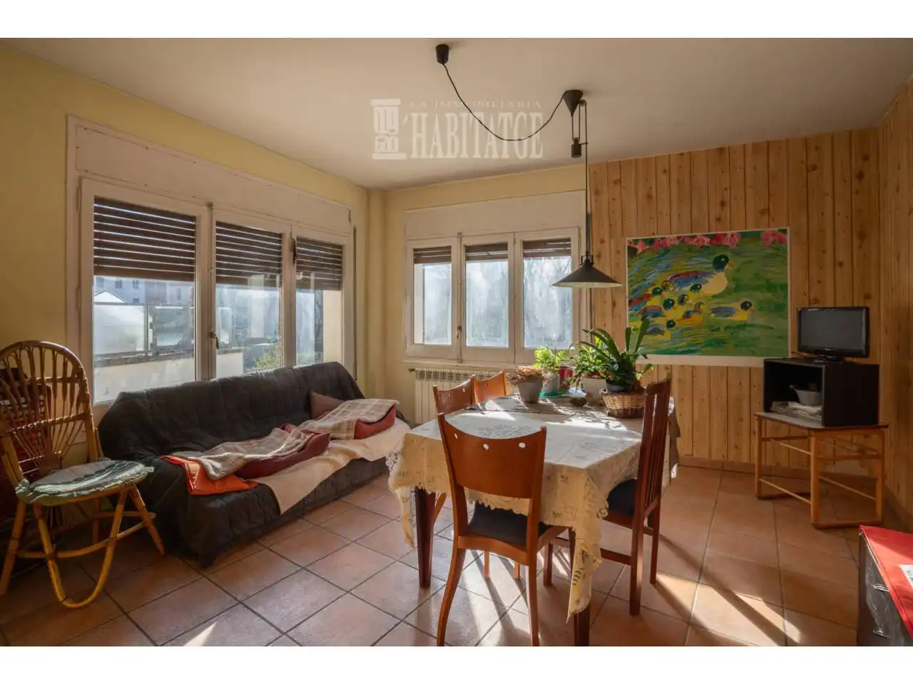 Sala de estar de Dúplex en venta en Vic con Calefacción, Terraza y Alarma