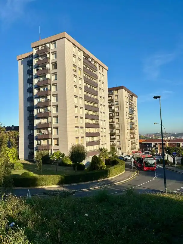 Flat with lift for sale in Grupo Mendigain Etxaldea