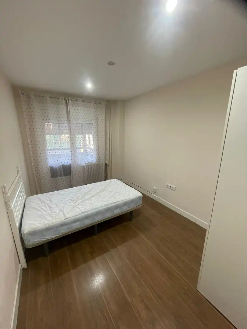 Bedroom of Flat for rent in Cuenca  with Air Conditioner, Heating and Parquet flooring