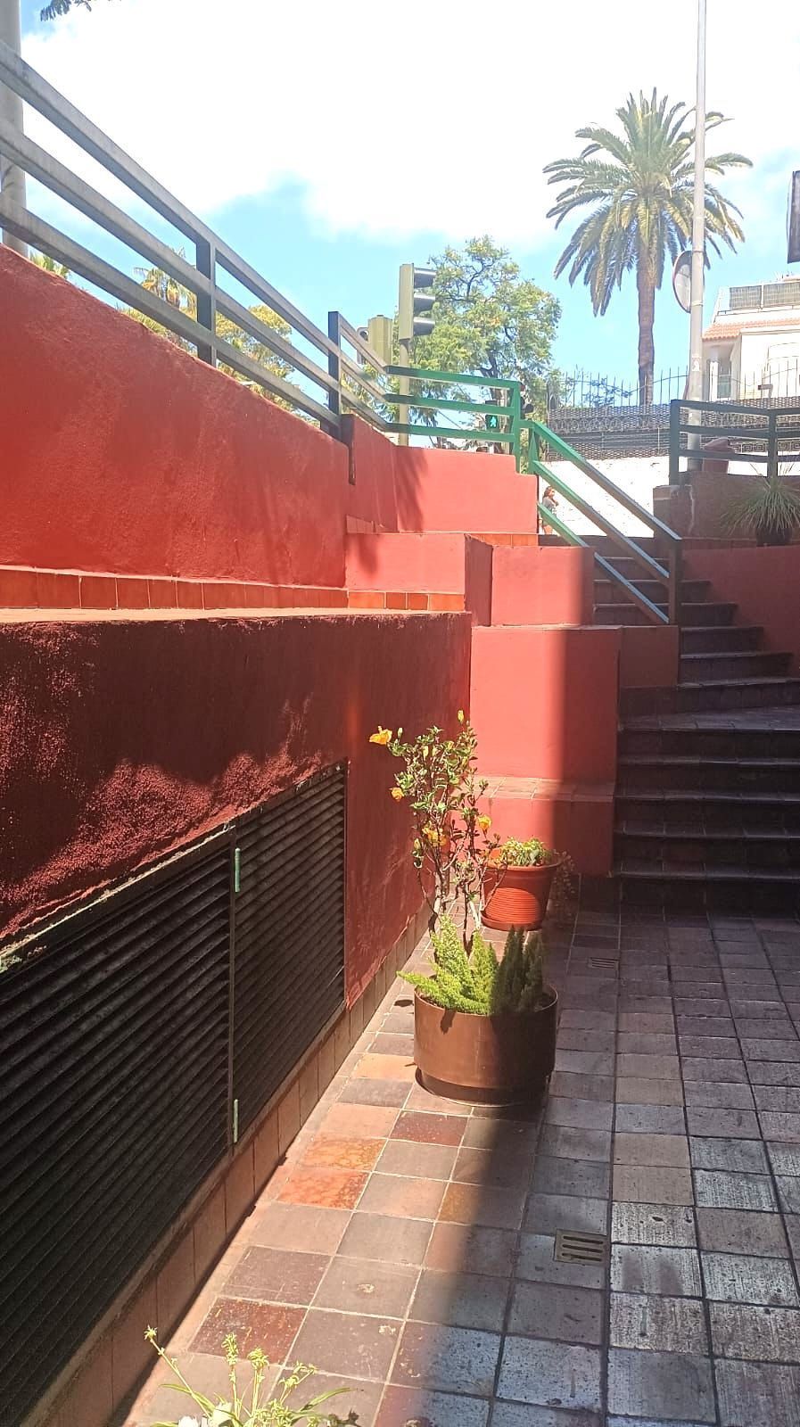 Exterior view of Premises for sale in  Santa Cruz de Tenerife Capital  with Air Conditioner and Furnished