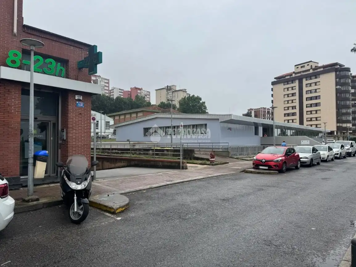 Vista exterior de Garatge de lloguer en Santander