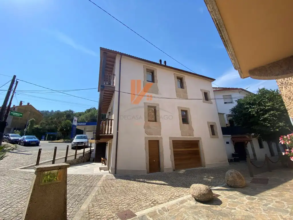 Vista exterior de Casa o xalet en venda en Boqueixón amb Traster, Moblat i Forn