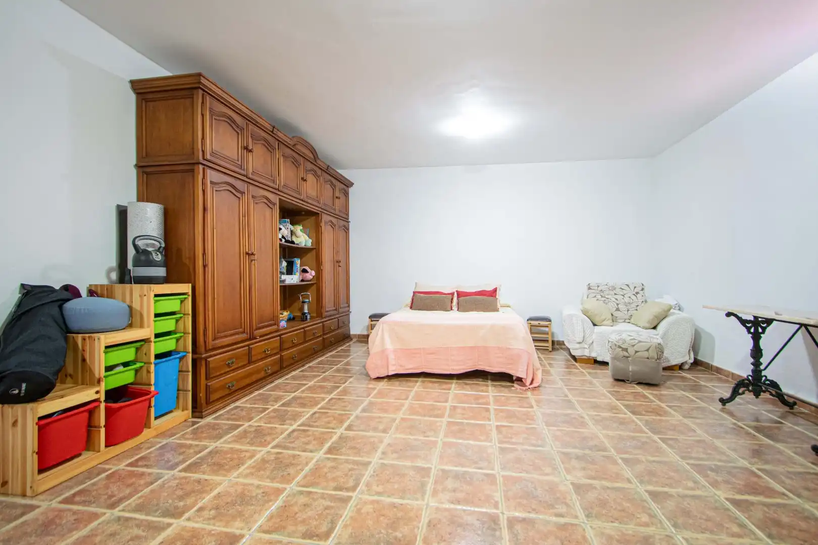 Dormitori de Casa o xalet en venda en Alcalá de Guadaira amb Aire condicionat, Jardí privat i Piscina