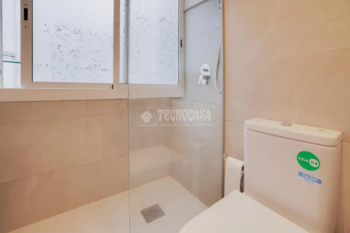 Baño de Piso en venta en Barcelona con Balcón