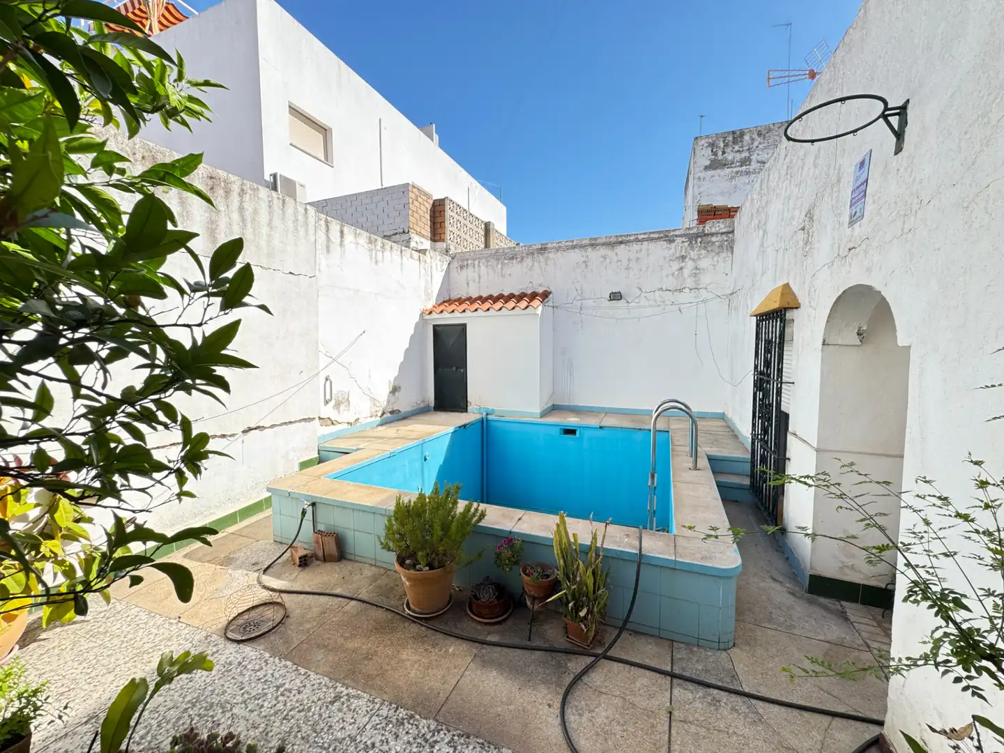 Exterior view of Houses for sale in Sevilla  with Air Conditioner, Private garden and Terrace