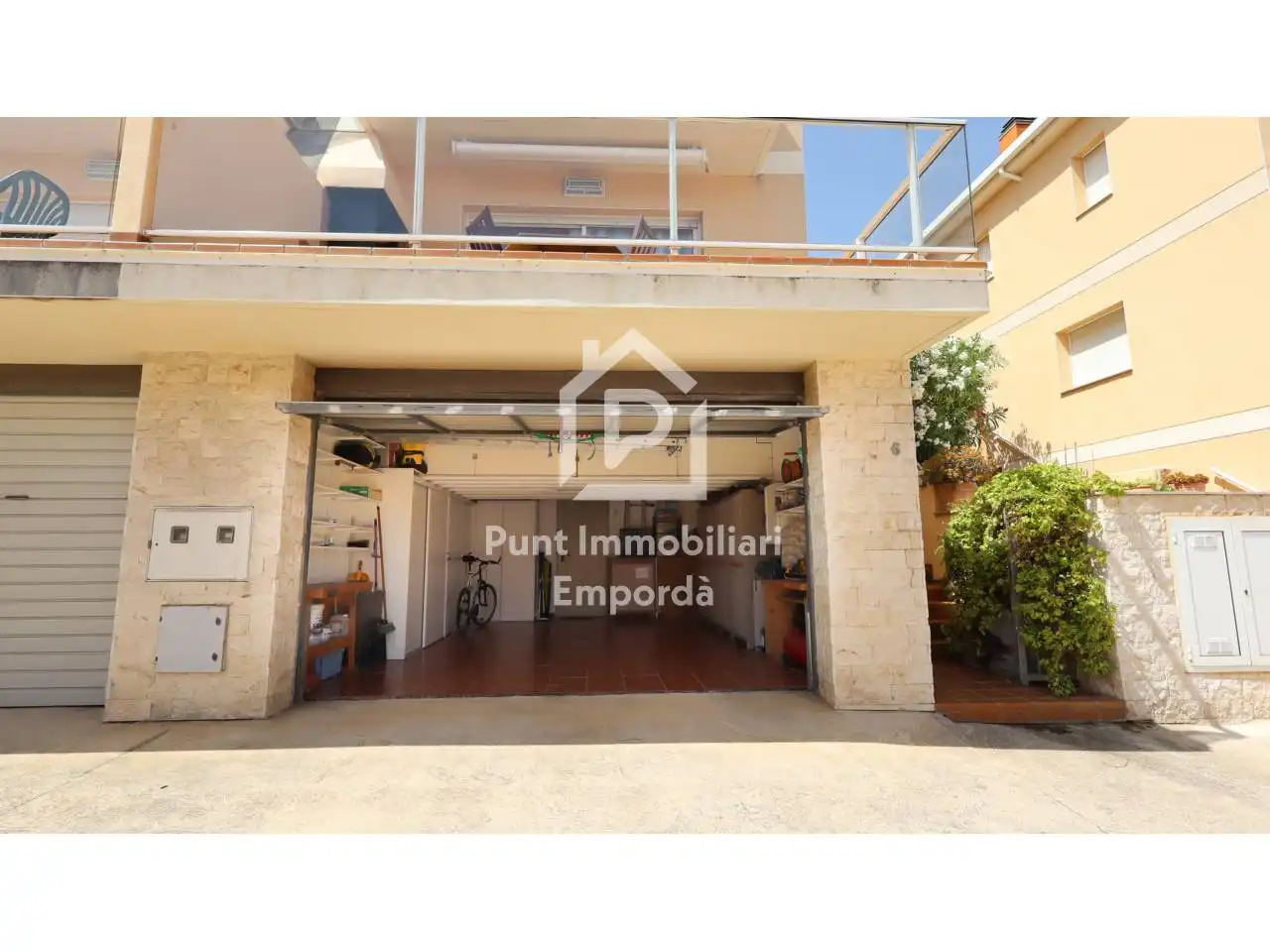 Parking of Detached homes for sale in Llançà  with Air Conditioner, Heating and Private garden