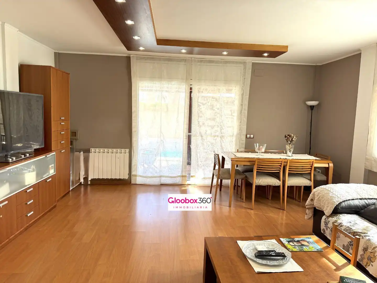 Wohnzimmer von Einfamilien-Reihenhaus zum Verkauf in Reus mit Klimaanlage, Heizung und Privatgarten