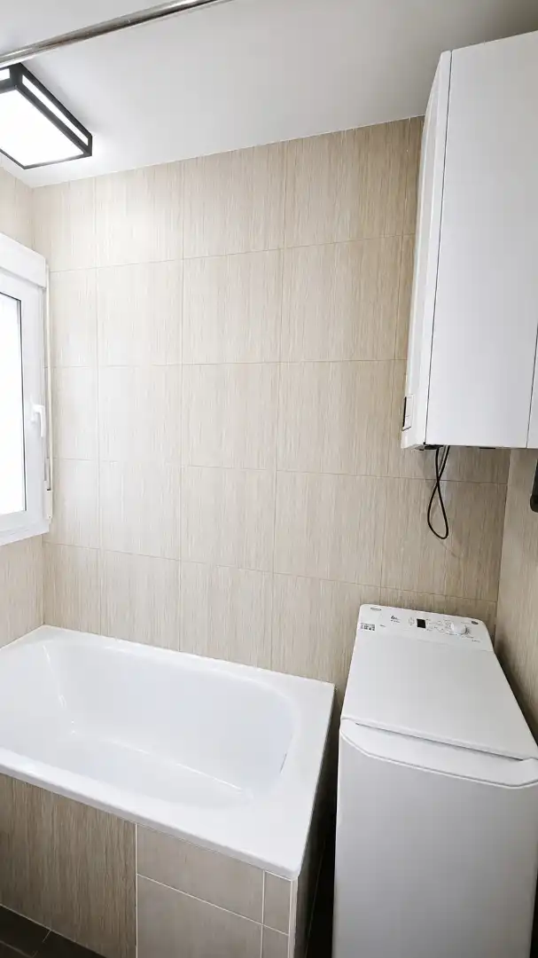 Bathroom of Flat for sale in Madrid  with Air Conditioner, Heating and Furnished