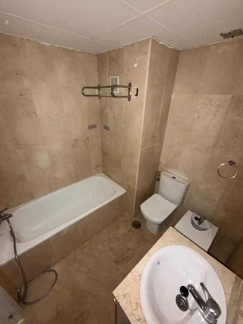 Badezimmer von Wohnungen zum Verkauf in Benalmádena mit Klimaanlage, Heizung und Terrasse