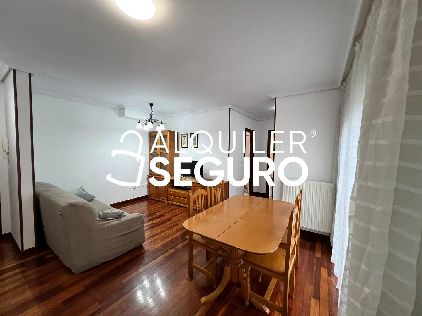 Sala d'estar de Pis de lloguer en Cabezón de la Sal amb Calefacció i Moblat