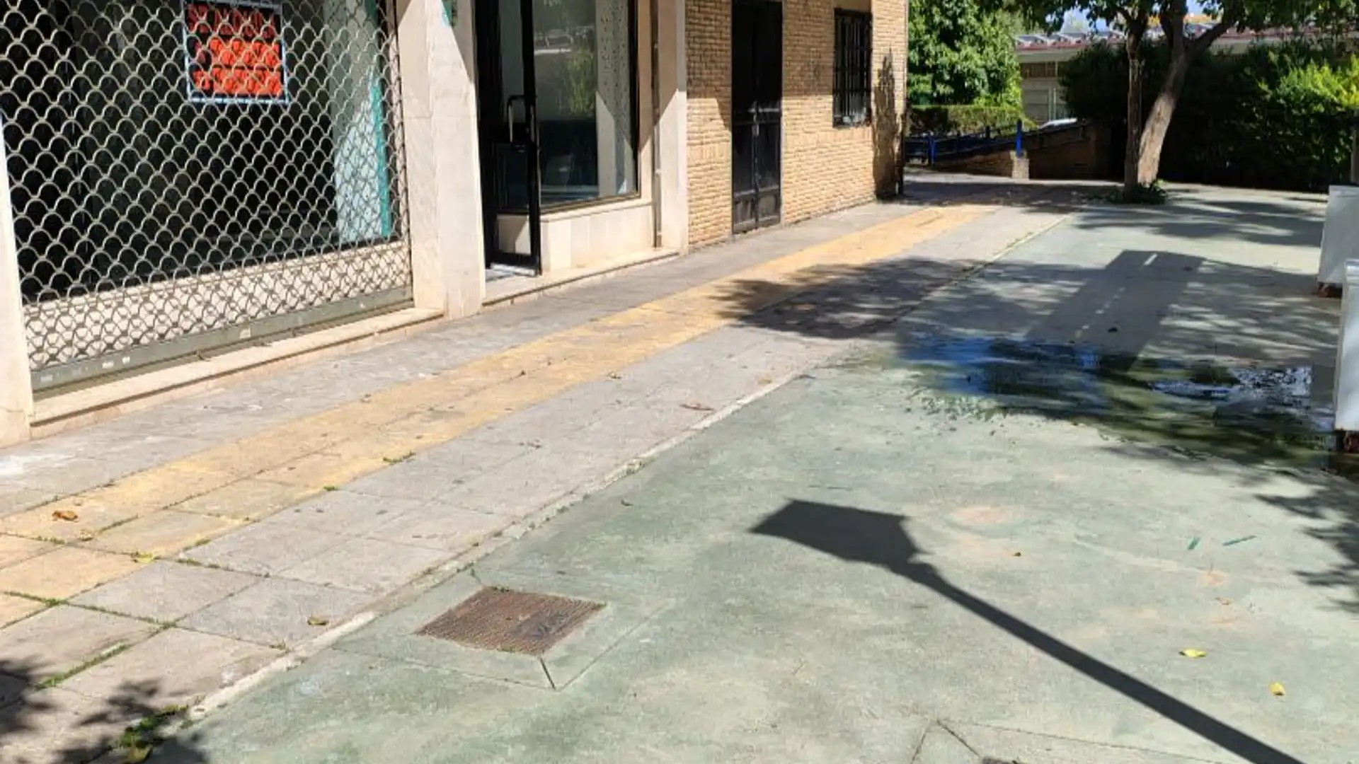 Exterior view of Premises for rent in Mairena del Aljarafe  with Air Conditioner and Terrace