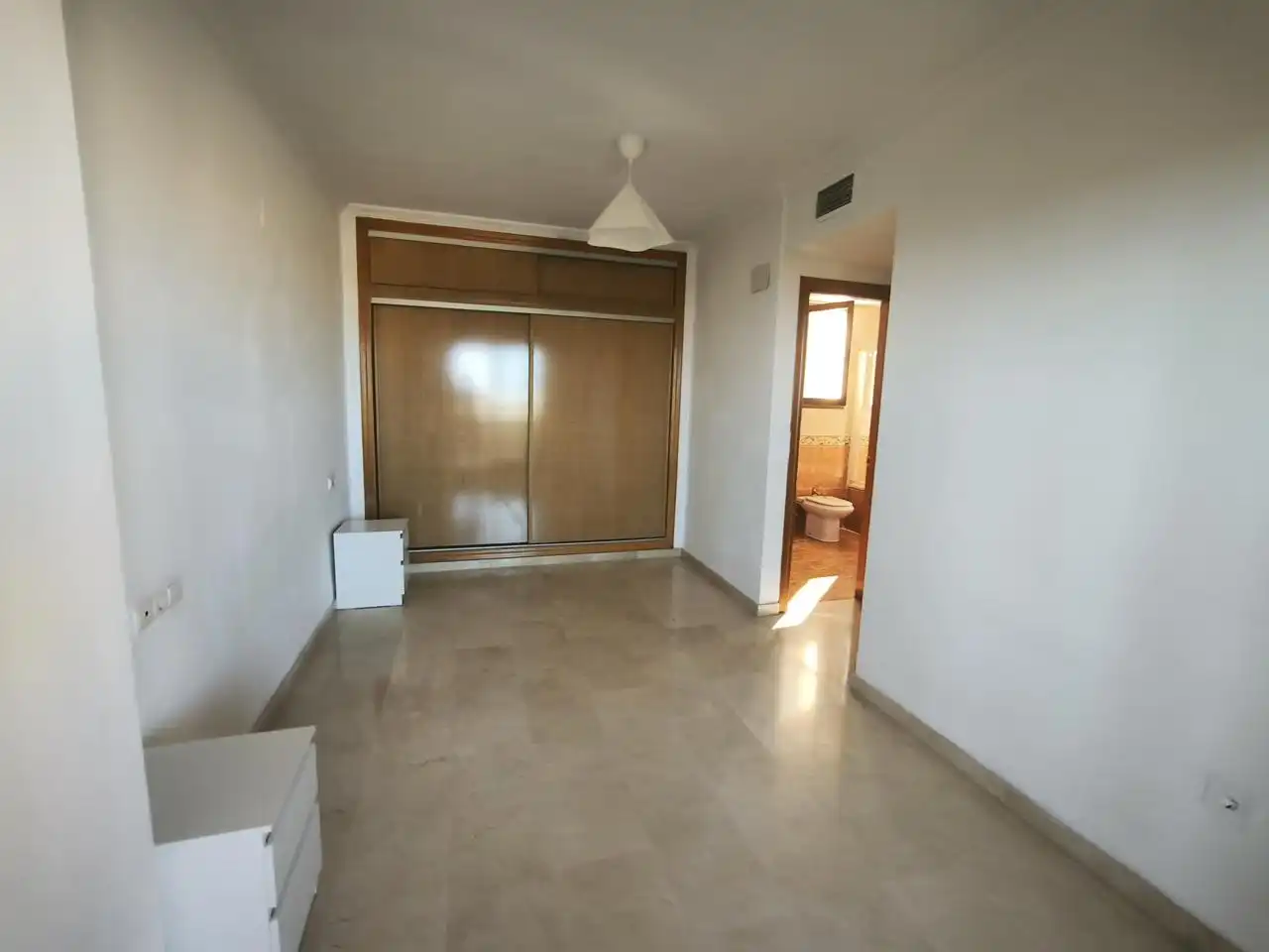 Habitación de Dúplex de alquiler en Benalmádena con Aire acondicionado y Terraza