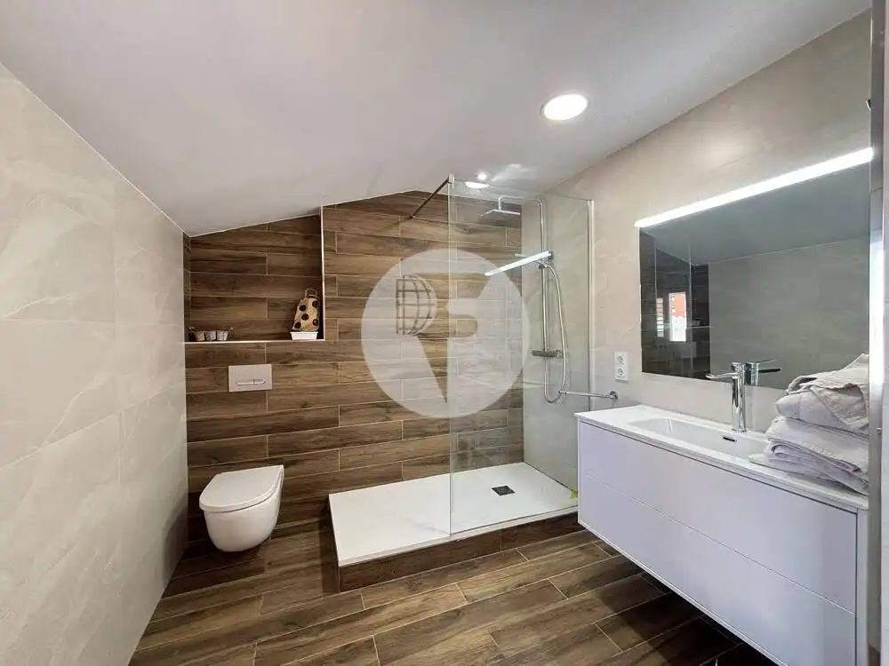 Bathroom of Flat for sale in Les Franqueses del Vallès  with Air Conditioner, Heating and Terrace