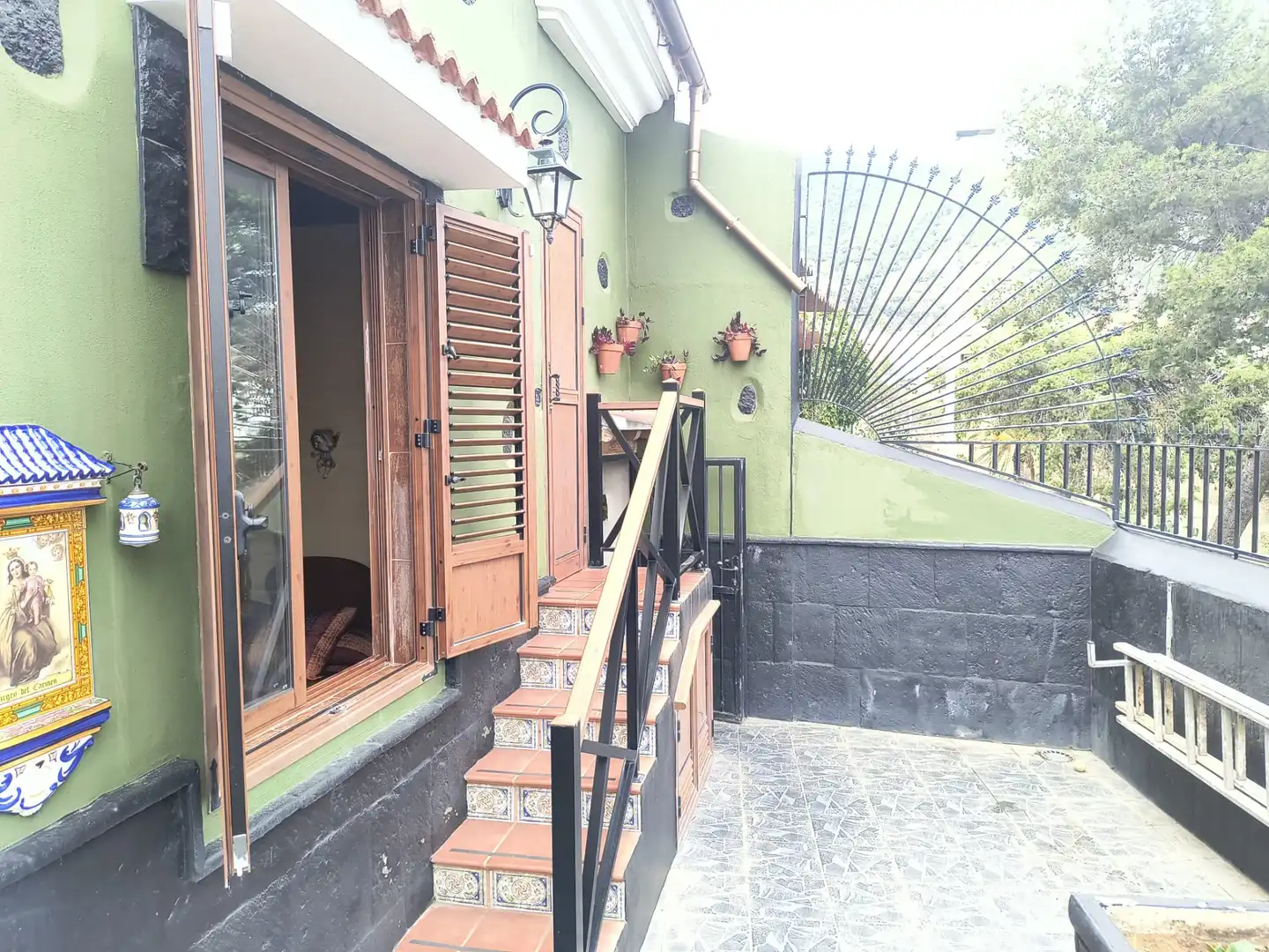 Vista exterior de Casa o chalet en venta en Los Realejos con Jardín privado, Terraza y Amueblado