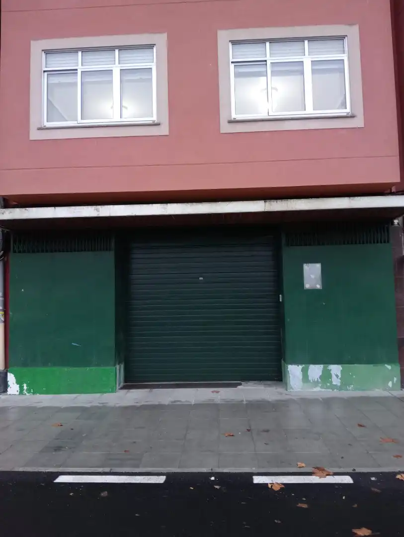 Locale commerciale in vendita a Avenida Bazán, imagen 2