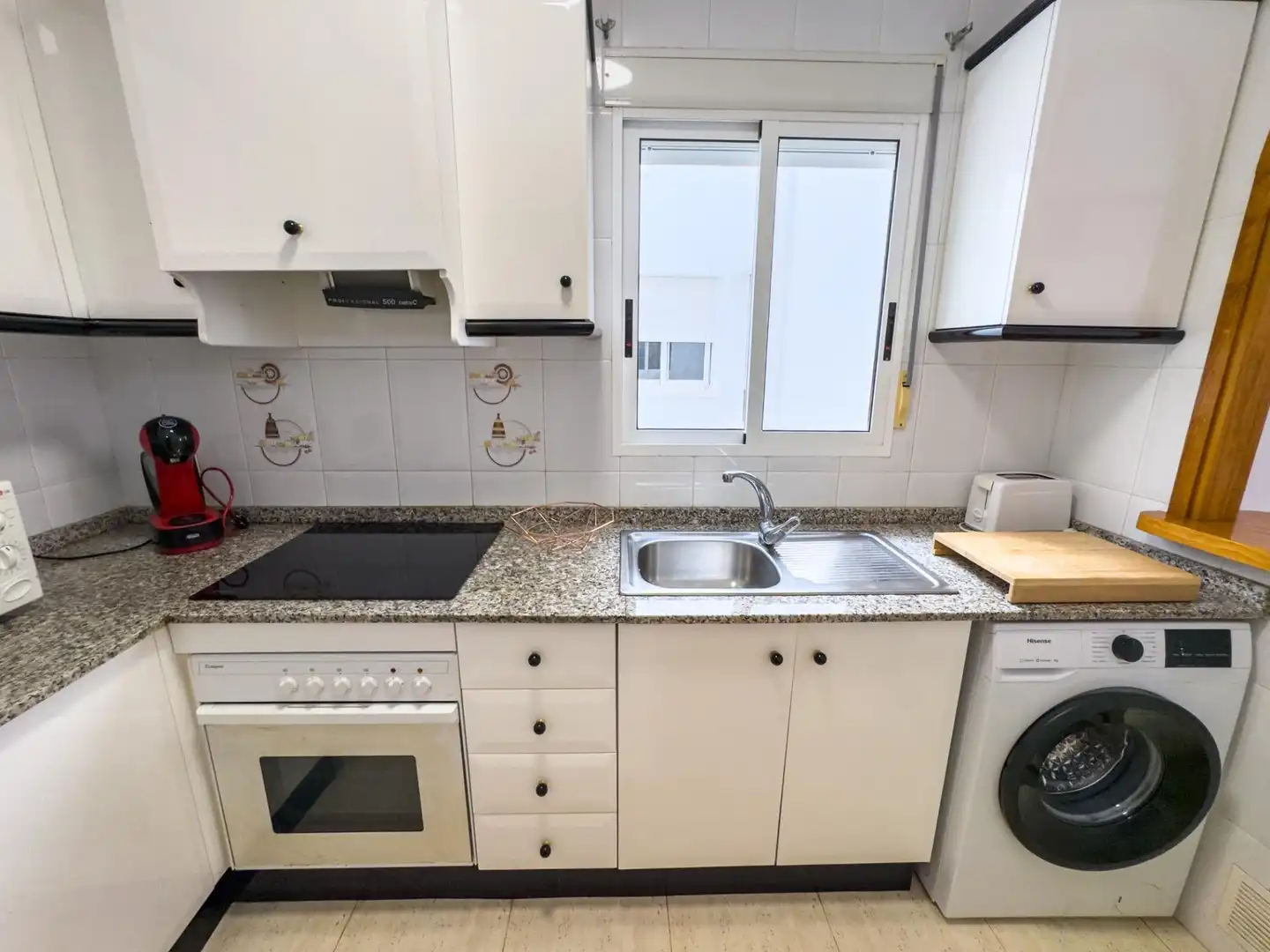 Cuina de Apartament de lloguer en Torrevieja amb Aire condicionat, Calefacció i Terrassa