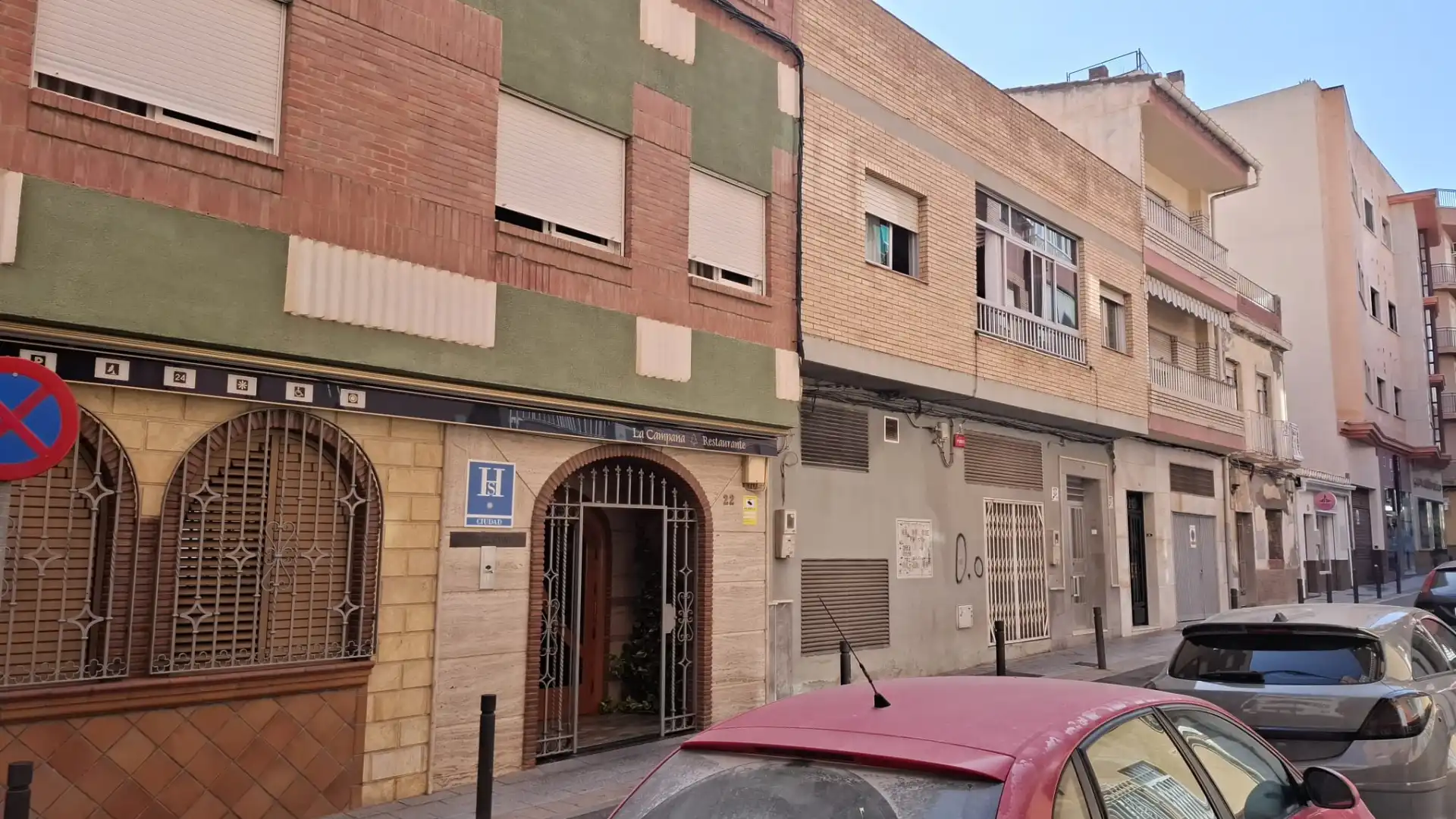 Vista exterior de Casa adosada en venda en Motril amb Terrassa, Traster i Moblat