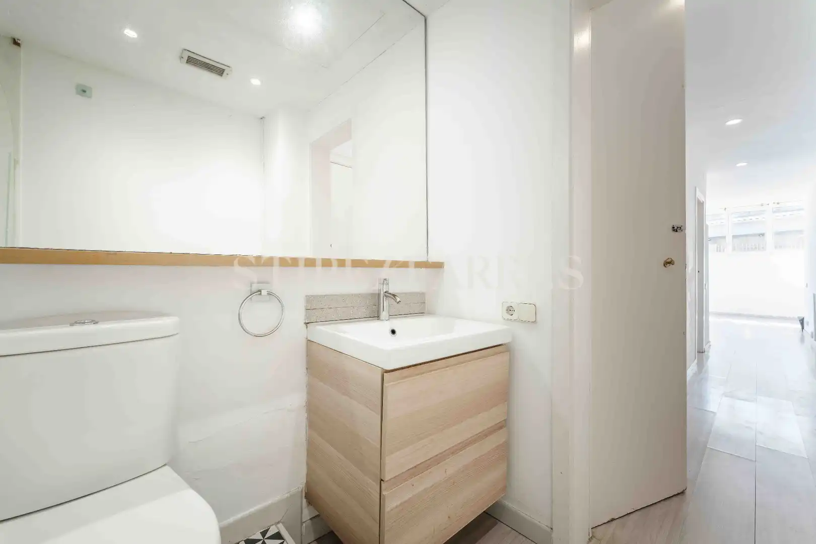 Habitación de Ático en venta en Barcelona con Aire acondicionado, Calefacción y Trastero