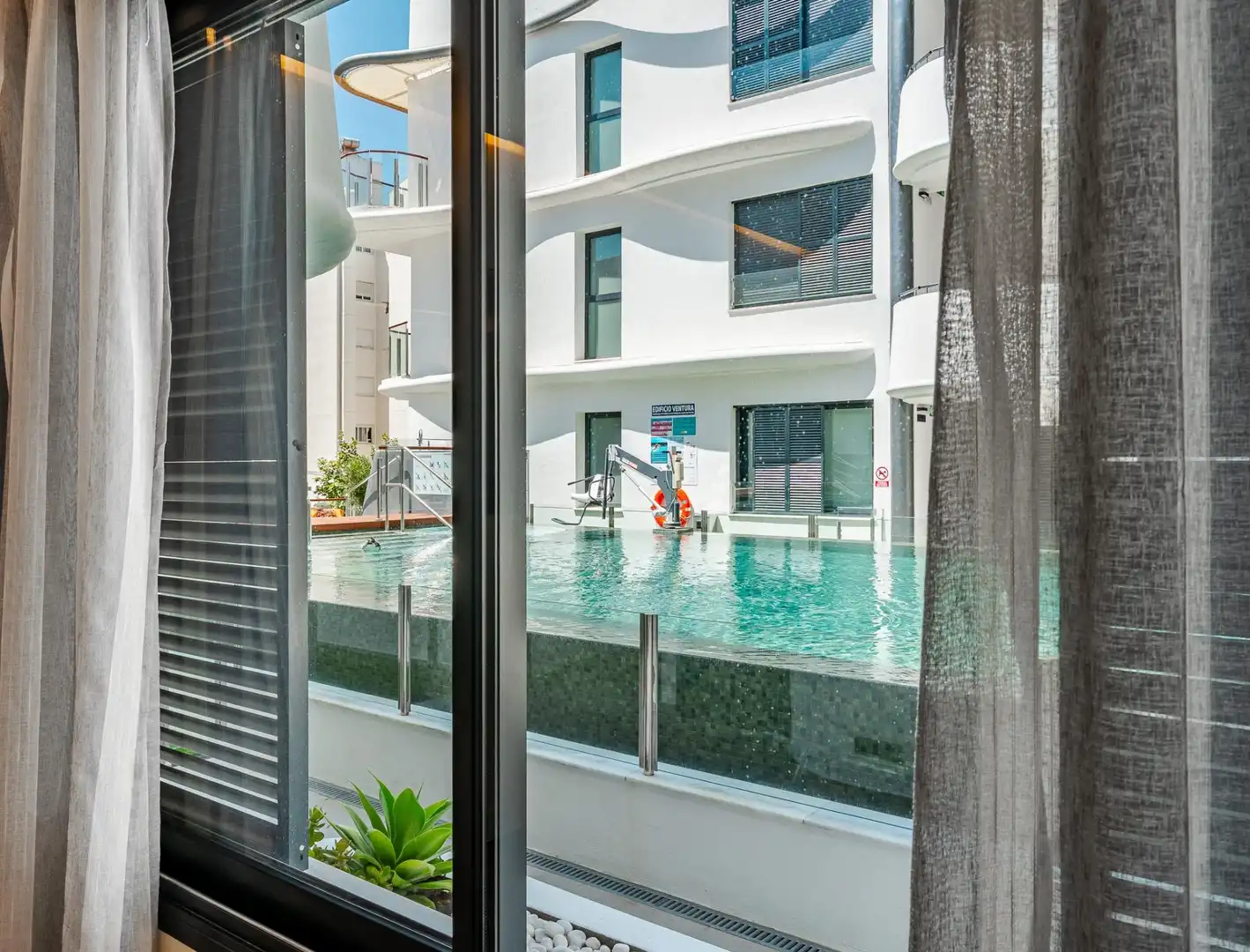 Piscina de Apartamento en venta en Estepona con Aire acondicionado, Calefacción y Amueblado