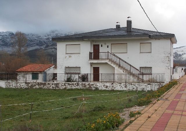 Exterior view of Flat for sale in Villamanín